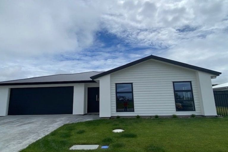 Photo of property in 19 Cassin Place, Taradale, Napier, 4112
