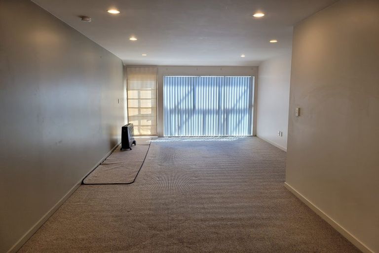 Photo of property in 152 Tasman Street, Mount Cook, Wellington, 6021