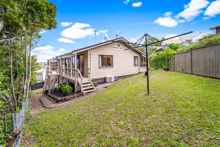 Photo of property in 2/19 Cassandra Grove, Totara Vale, Auckland, 0629