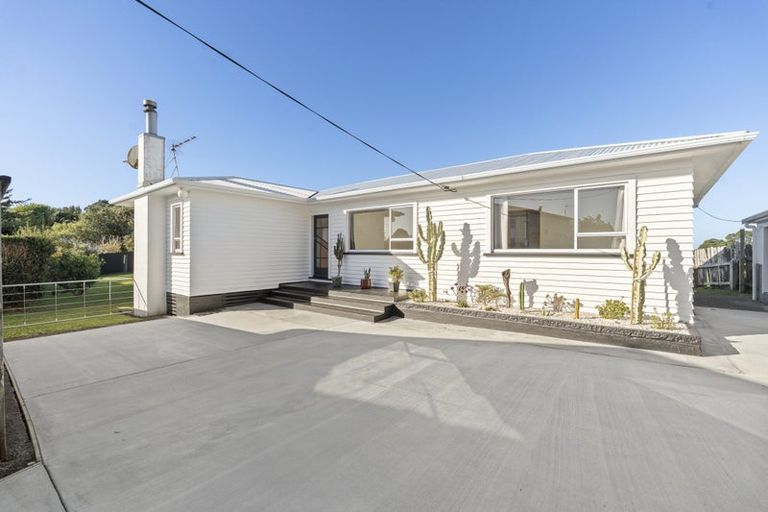 Photo of property in 97d Pioneer Road, Moturoa, New Plymouth, 4310