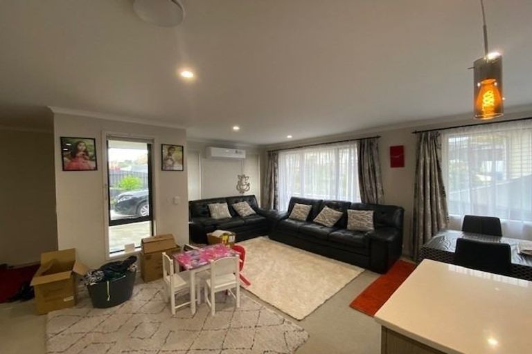 Photo of property in 3 Epic Way, Newlands, Wellington, 6037