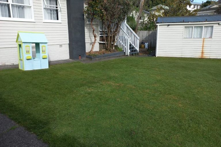 Photo of property in 14 Blenheim Street, Glenfield, Auckland, 0629