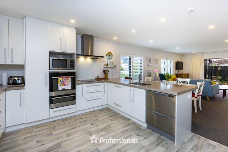 Photo of property in 1 Somerby Mews, Silverstream, Upper Hutt, 5019