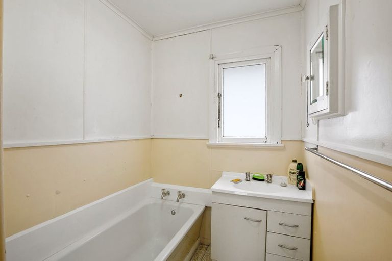 Photo of property in 155 Seaview Road, Westown, New Plymouth, 4310