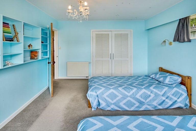 Photo of property in 14 Ardal Grove, Tirohanga, Lower Hutt, 5010