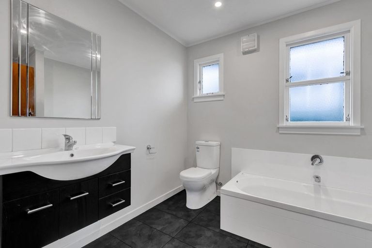 Photo of property in 8 Penrith Street, Westown, New Plymouth, 4310