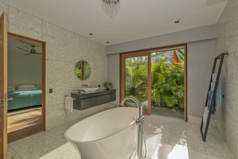 Photo of property in 6 Robinson Road, Whitianga, 3510