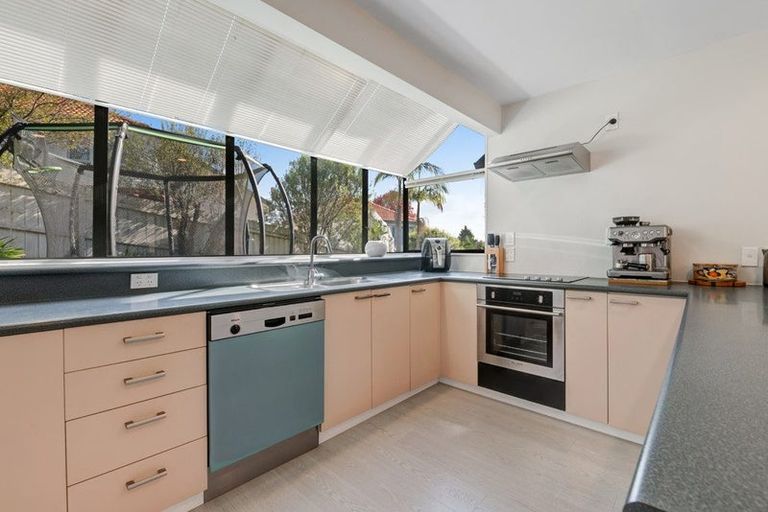 Photo of property in 8 Saint Lucia Place, Unsworth Heights, Auckland, 0632