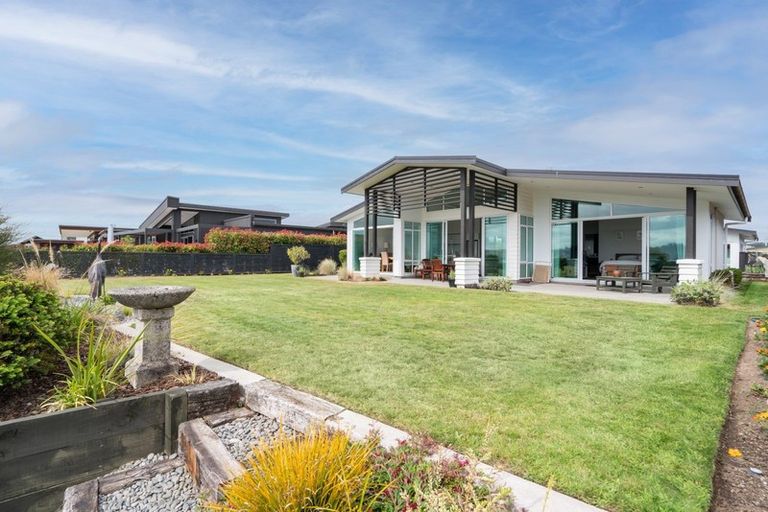 Photo of property in 13 Pukenamu Road, Rainbow Point, Taupo, 3330