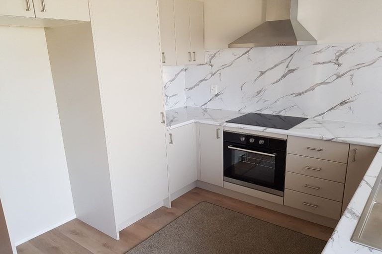 Photo of property in 2/5 Moana Avenue, Belmont, Auckland, 0622