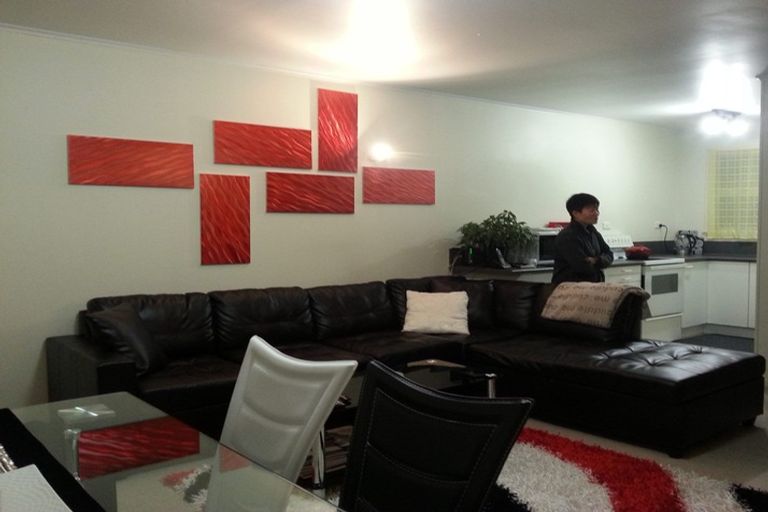 Photo of property in 3/240 Hurstmere Road, Takapuna, Auckland, 0622