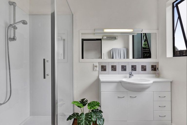 Photo of property in 19a John Guthrie Place, Merrilands, New Plymouth, 4312