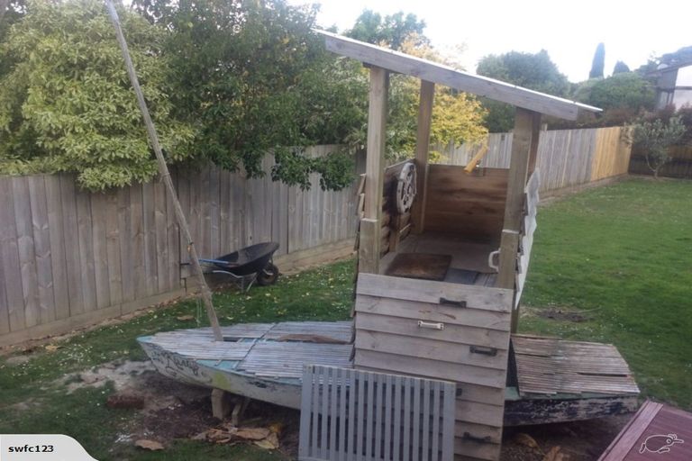 Photo of property in 5 Cron Avenue, Te Atatu South, Auckland, 0610