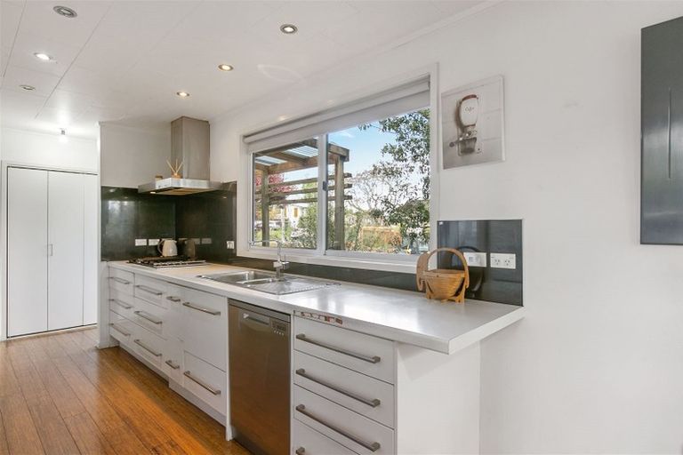 Photo of property in 87 Oreil Avenue, West Harbour, Auckland, 0618