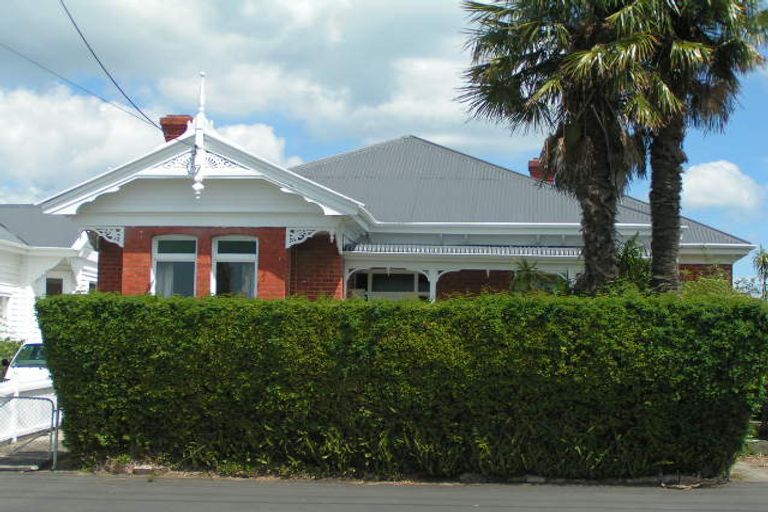 Photo of property in 96a Queen Street, Northcote Point, Auckland, 0627