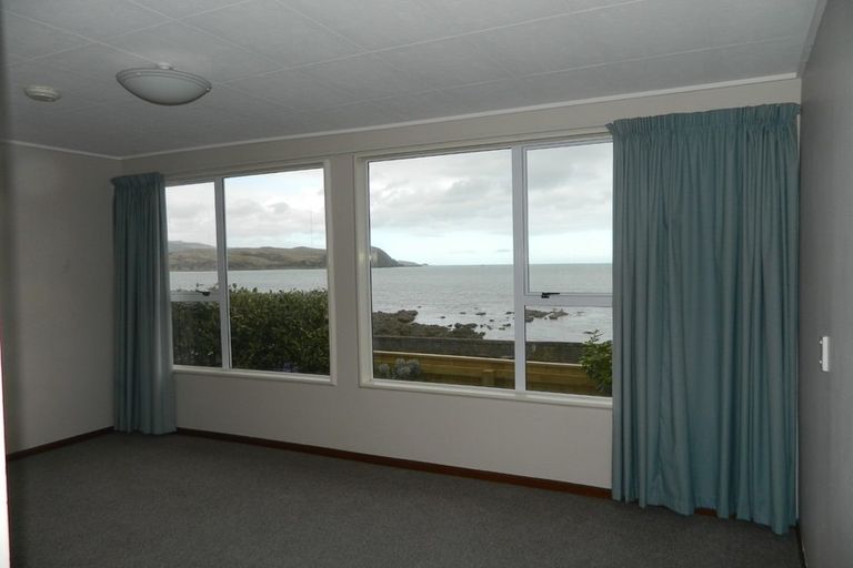 Photo of property in 33 Sunset Parade, Plimmerton, Porirua, 5026