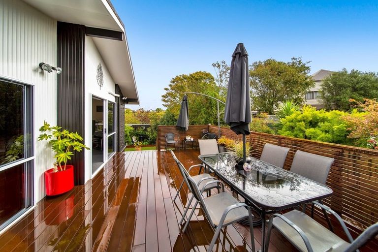 Photo of property in 3 La Salle Drive, Westown, New Plymouth, 4310