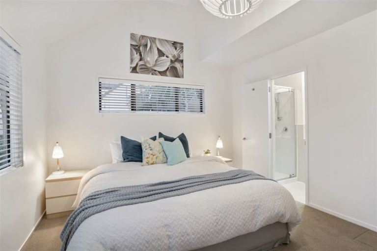 Photo of property in 1/16 Manutara Avenue, Forrest Hill, Auckland, 0620