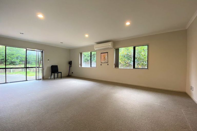 Photo of property in 40 Bradnor Meadows Drive, Swanson, Auckland, 0612