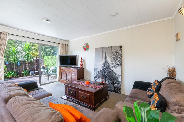 Photo of property in 4/109a Te Atatu Road, Te Atatu South, Auckland, 0610