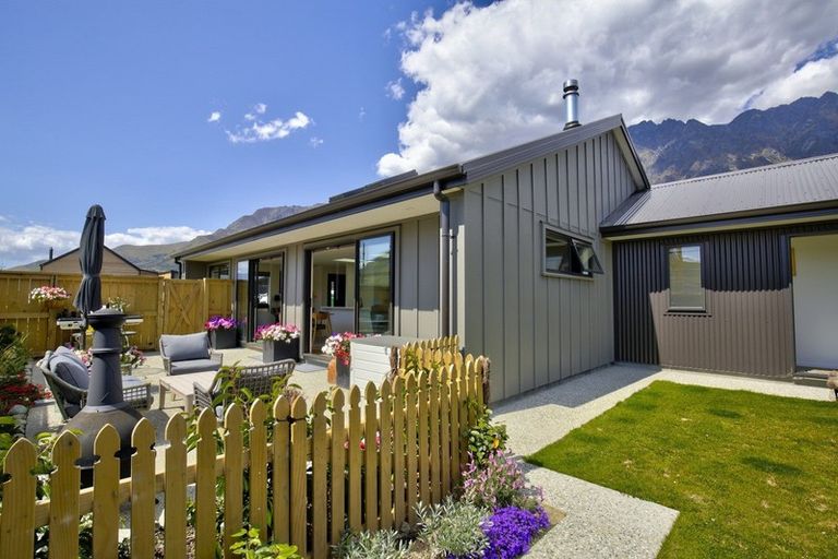 Photo of property in 39 Shepherd Road, Jacks Point, Queenstown, 9371