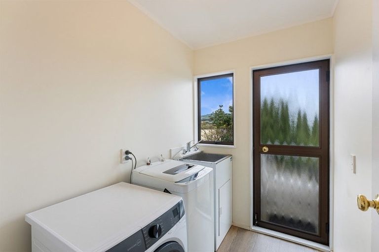 Photo of property in 18 Ara Kuaka, Waikanae Beach, Waikanae, 5036