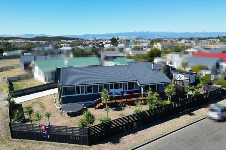 Photo of property in 22 Hennessy Street East, Foxton Beach, Foxton, 4815