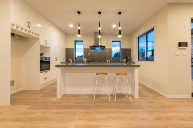 Photo of property in 15 Grove Way, Riverhead, 0820