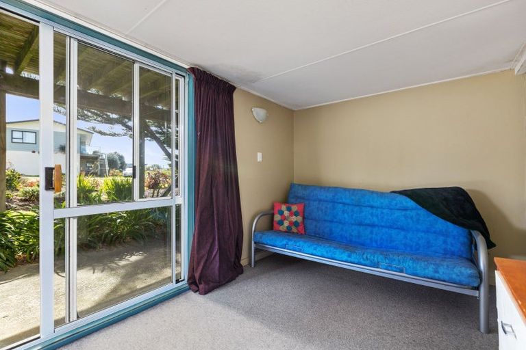 Photo of property in 90 Pinedale Crescent, Riversdale Beach, Masterton, 5872