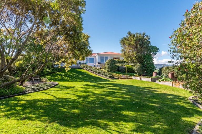 Photo of property in 18 Martin Road, Paraparaumu Beach, Paraparaumu, 5032