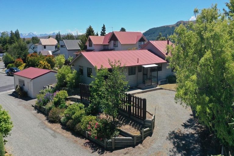 Photo of property in 4 Burnett Place, Lake Tekapo, 7999