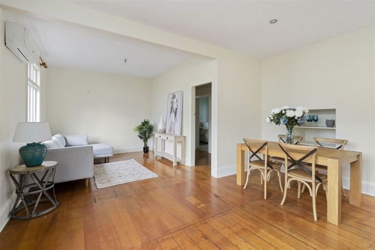 Photo of property in 2/130 Middlepark Road, Sockburn, Christchurch, 8042