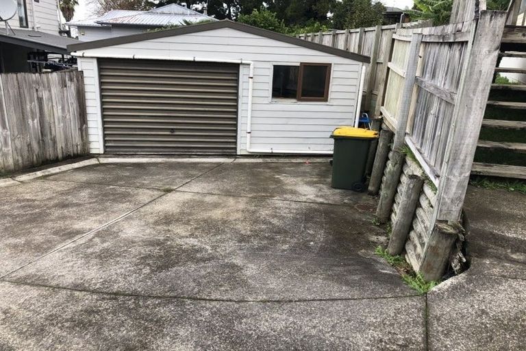 Photo of property in 12a Midgley Road, West Harbour, Auckland, 0618