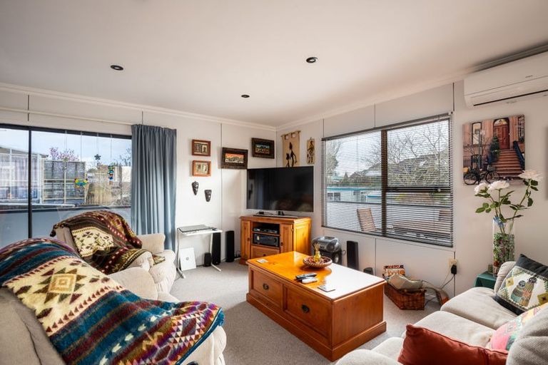 Photo of property in 7 Warren Place, Frankleigh Park, New Plymouth, 4310