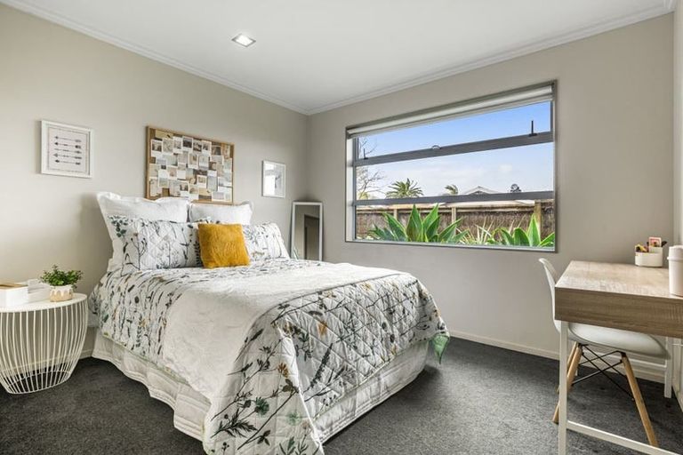 Photo of property in 90 Roberts Avenue, Belmont, Auckland, 0622