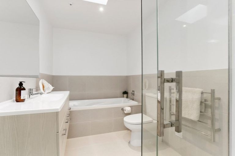 Photo of property in 84 Hobsonville Point Road, Hobsonville, Auckland, 0616