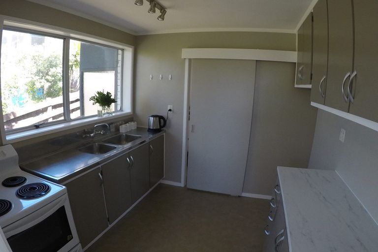 Photo of property in 1 Holt Avenue, Torbay, Auckland, 0630