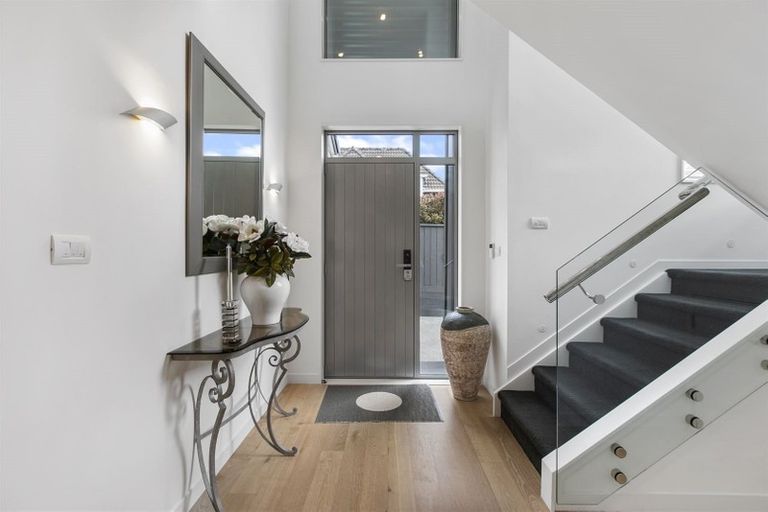 Photo of property in 14a Sylvan Park Avenue, Milford, Auckland, 0620