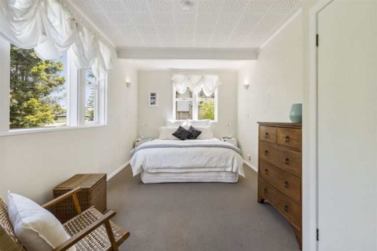 Photo of property in 2/24 Selwyn Crescent, Forrest Hill, Auckland, 0620