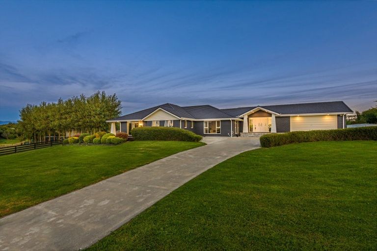 Photo of property in 2 Tutakarae Road, Kelvin Grove, Palmerston North, 4470