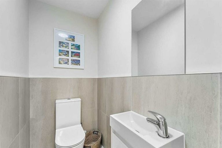 Photo of property in 16 Seafarer Crescent, Stanmore Bay, Whangaparaoa, 0932
