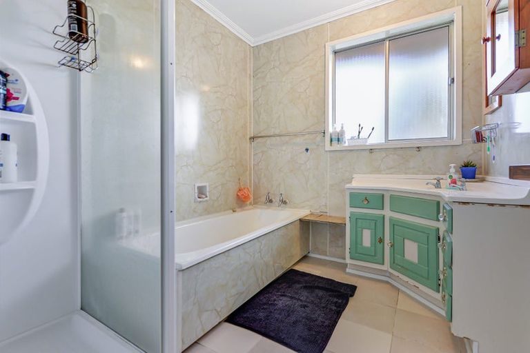 Photo of property in 299 Shakespeare Street, Leamington, Cambridge, 3432