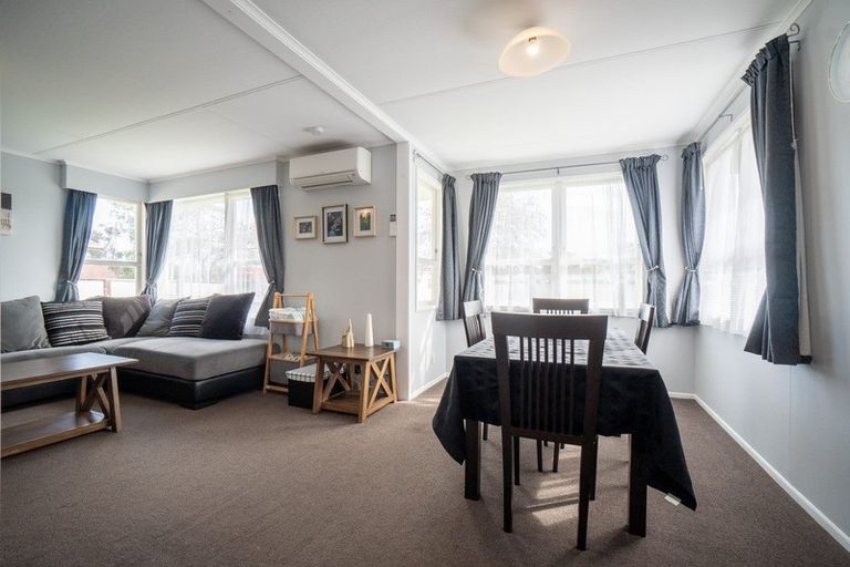 Photo of property in 32 Rhodes Drive, Kelvin Grove, Palmerston North, 4414