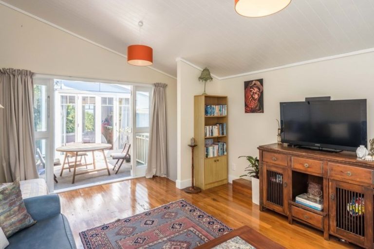 Photo of property in 145a Houghton Bay Road, Houghton Bay, Wellington, 6023