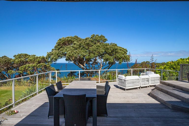 Photo of property in 1 Penguin Street, Leigh, 0985