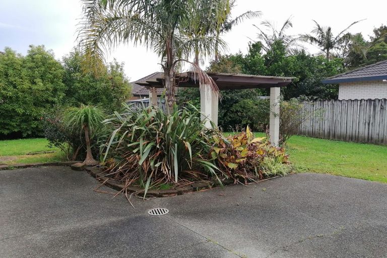 Photo of property in 12 Mellefont Close, East Tamaki Heights, Auckland, 2016