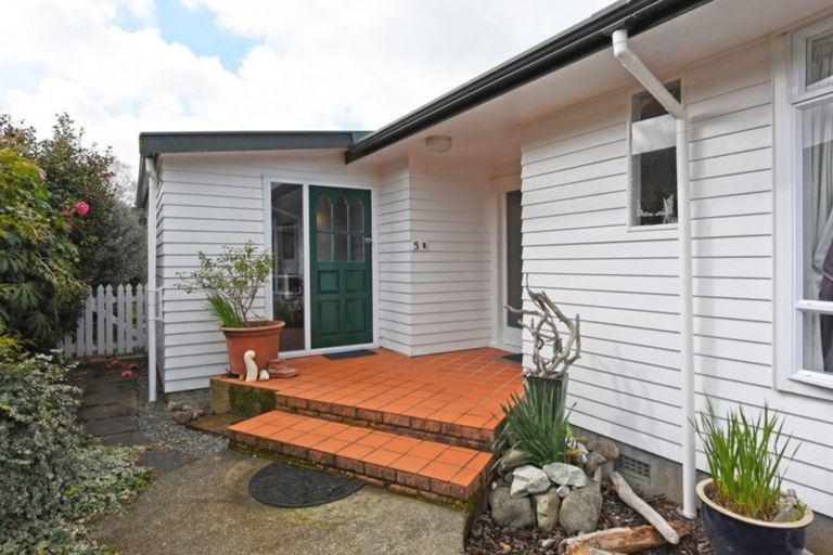 Photo of property in 5 Parera Grove, Heretaunga, Upper Hutt, 5018