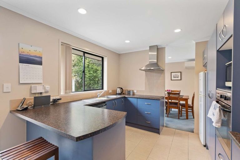 Photo of property in 15 Ernest Shackleton Place, Waiuku, 2123