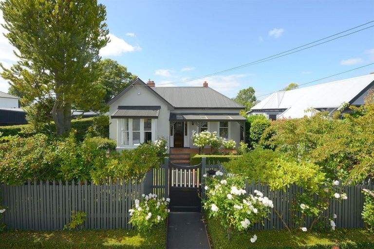 Photo of property in 14 Weston Road, St Albans, Christchurch, 8052