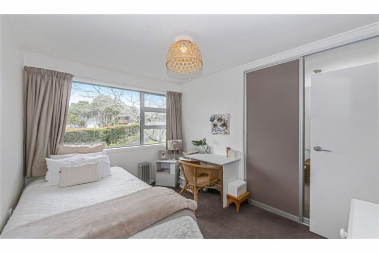 Photo of property in 1 Pluto Place, Beach Haven, Auckland, 0626